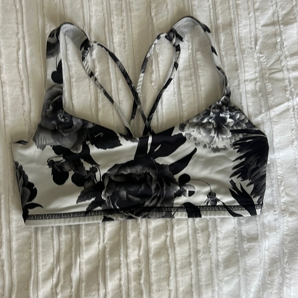 Lululemon sports bra